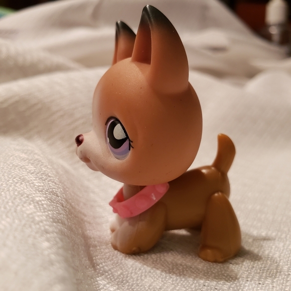 Littlest Pet Shop #112 2004  German Sheppard  Lavender Eyes - Picture 5 of 6
